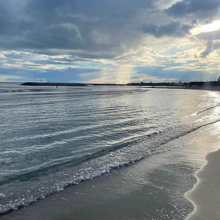 Les Pins Du Capri - Meuble De Tourisme 3 Etoiles * La Grande-Motte