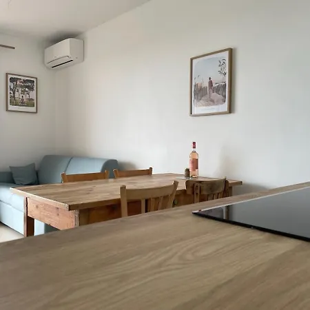 Les Pins Du Capri - Meuble De Tourisme 3 Etoiles * La Grande-Motte